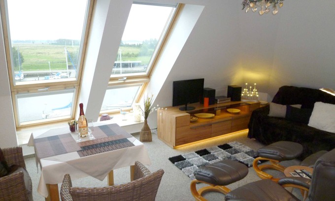 Karlshagen Apartment | FEWO SEGELHAFENIDYLL, direct and quiet waterfront location, WLAN - vacation apartment