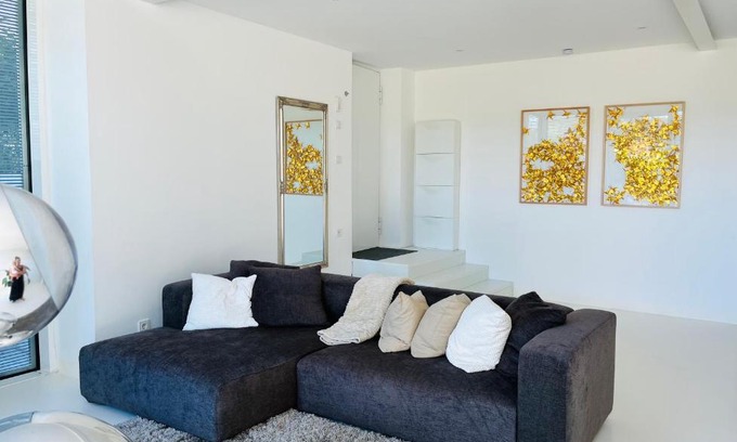 Leonberg Apartment | FeWo Silberberg im Loftstil mit Terrasse