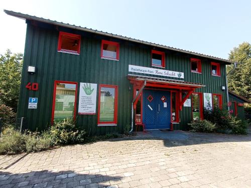 Wathlingen Apartment | FEWO Villa Farbenfroh Monteurzimmer Garten Wlan 3SZ 120qm