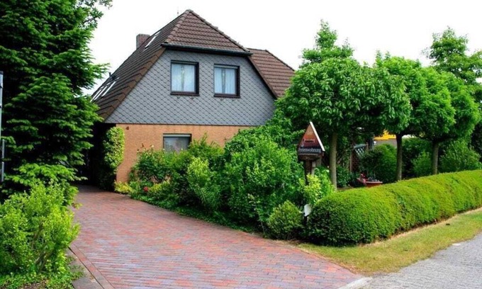 Varel Condo | FewoJasmin between city & sea for families(dogs welcome) free bicycles