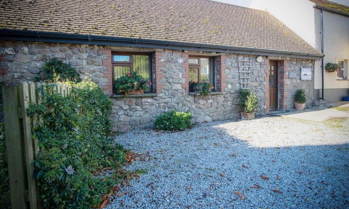 Crynant House | Fferm-Llong Cottage Ship Farm - 2 Bedroom -Rhossili