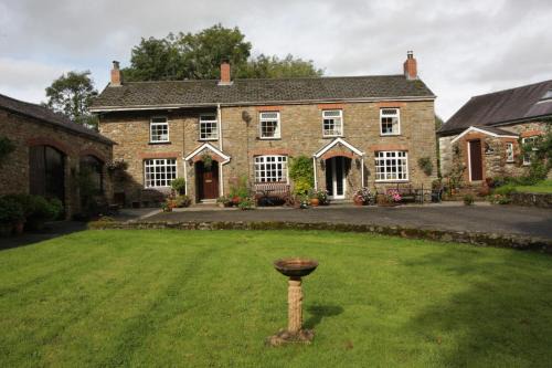 Llanpumsaint House | Fferm Y Felin
