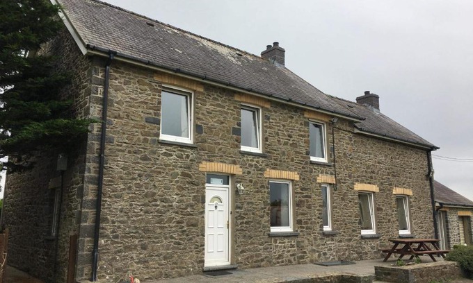 New Quay Apartment | Ffermdy Brynonnen Farmhouse