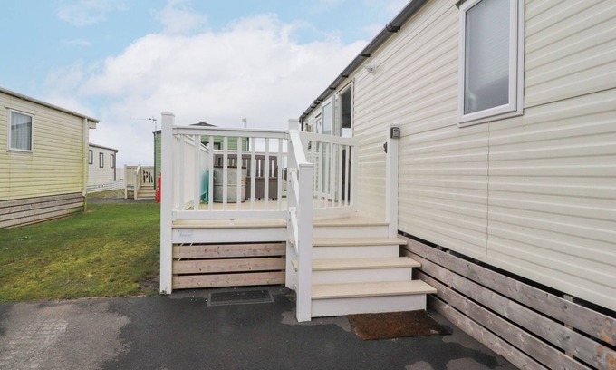 Heysham Cottage | FGH HOLIDAYS, family friendly, country holiday cottage in Heysham