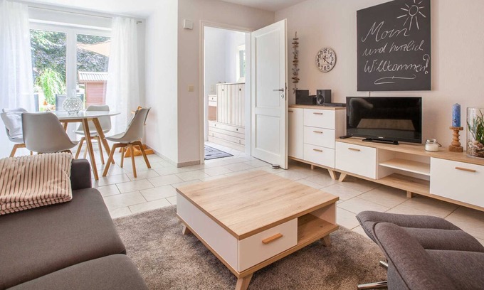 Winnemark House | FH between the beaches - FHD - cottage between the beaches - FHD