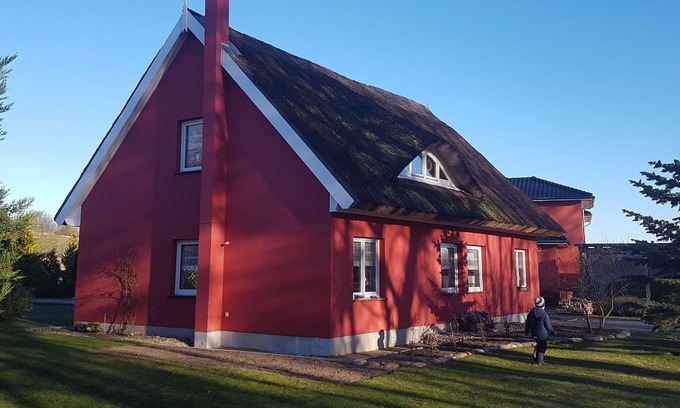 Grubnow House | FH with thatched roof, sauna, lake view, pool - FH