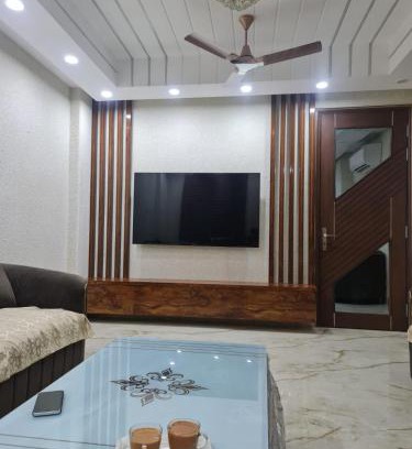 Dariyaganj Apartment | FIAA Hospitality 3BHK 2 FLATS