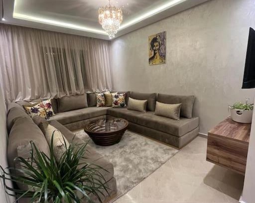 Swiss City Apartment | fibre optique, propre, calme, équipé, caméras de surveillance, climatisations réversibles pour chauffer, télévisions, parking, parc, agadir, 7 personnes, accès à pieds aux magasins, cafés et restaurants