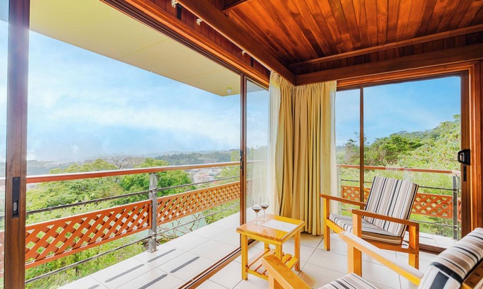 Santa Elena Hotel | Ficus Sunset Suites