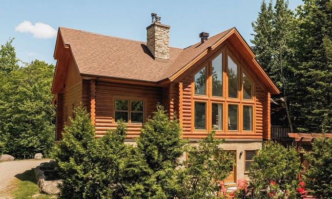 Fiddler Lake Resort House | Fiddler Lake Resort Chalet + Private Spa