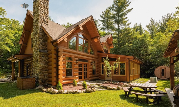 Fiddler Lake Resort House | Fiddler Lake Resort Chalet: Private Jacuzzi & Sauna