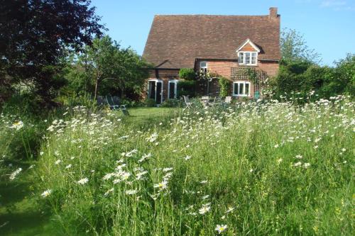 Sulhamstead Bed & Breakfast | Field Farm Cottage B&B