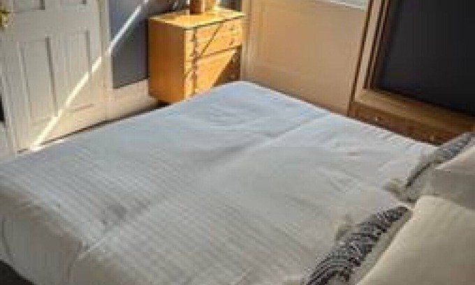 Huntingdon House | Field Maple -free parking -Grade Ii listed- first