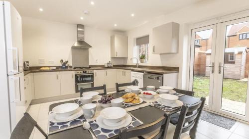 Brackley House | Field View House