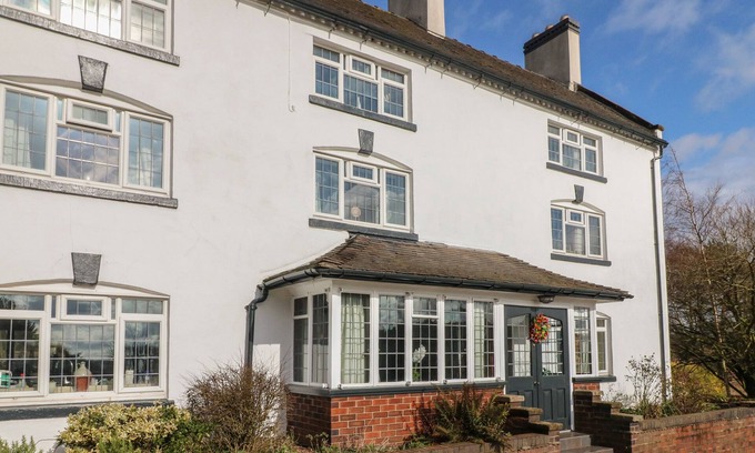 Forsbrook House | FIELDS FARM, family friendly, luxury holiday cottage in Cheadle