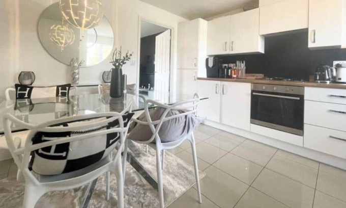 Chapeltown House | Fieldview 3 Bed house Leeds