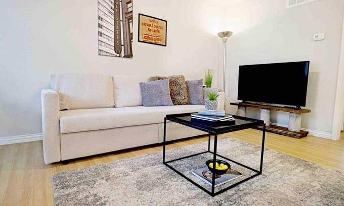 Old East Dallas Apartment | FIFA Ready Dwell By Design & Arboretum Tickets Included