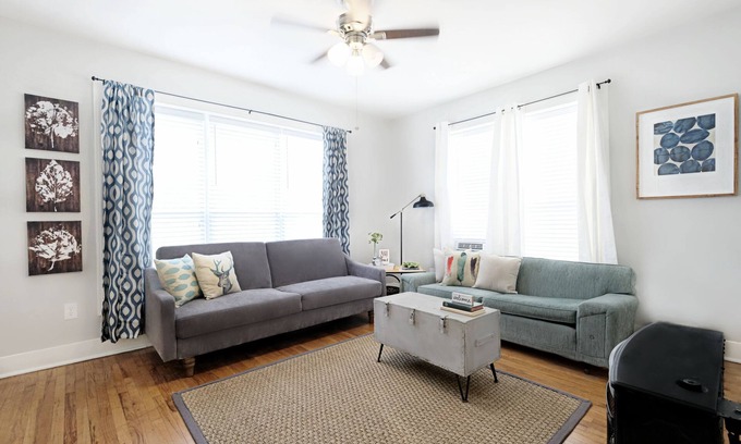 Lower Greenville Apartment | FIFA Ready East Dallas Farmhaus ✚ Near Lower-Greenville Ave