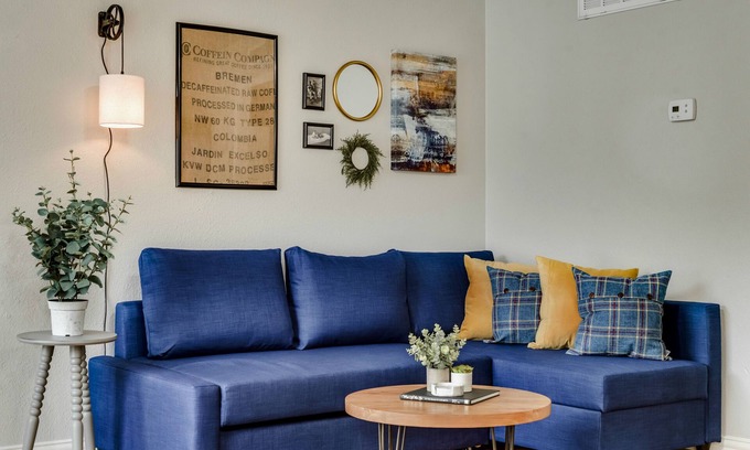 Old East Dallas Apartment | FIFA Ready The Classic Near Knox Henderson