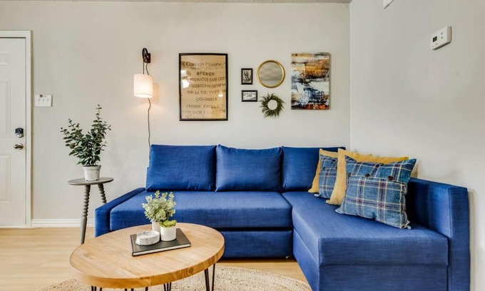 Old East Dallas Apartment | FIFA Ready The Classic - Near Knox Henderson