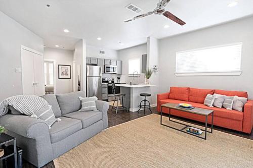 Old East Dallas Apartment | FIFA Ready The Kozy Urban Dallas Flat