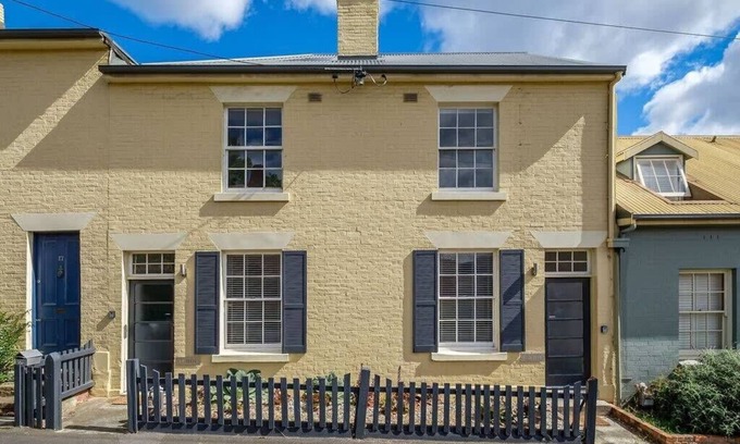 Battery Point House | 'Fifteen' - Heritage Terrace in Battery Point