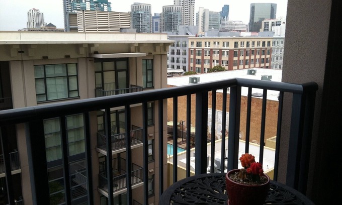 Marina District Condo | FIFTH AVENUE HEART OF GASLAMP! Safe, quiet, walkable to all!