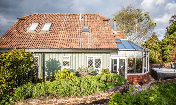 Tiverton Cottage | FIG TREE COTTAGE, family friendly, with hot tub in Bickleigh