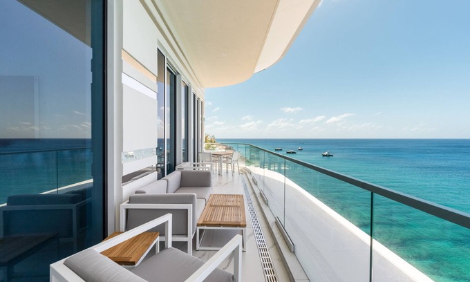 George Town Condo | FIN # 20 – Corner Penthouse