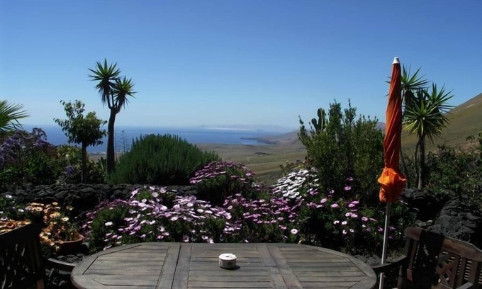 La Asomada House | Finca "Casa Cora" with a view of the water