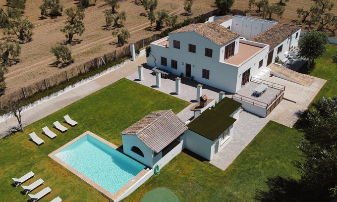 Espartinas Cottage | Finca El Lobito 20. 000m2 of olive grove, incredible views 10 minutes from downtown