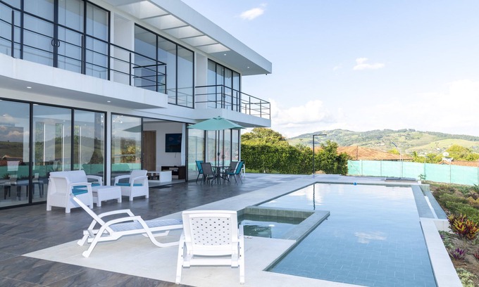Calima Villa | Finca en el Lago Calima con Hermosa Piscina