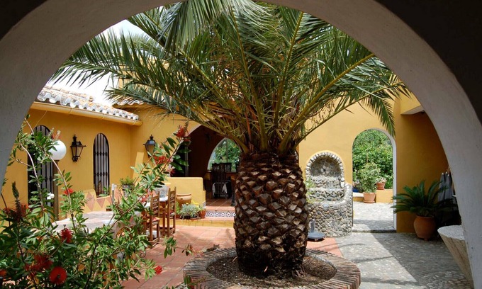 Comares Villa | Finca La Loma with authentic Andalusian patio and lots of peace and quiet