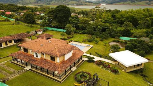 Darien House | Finca Lago Calima