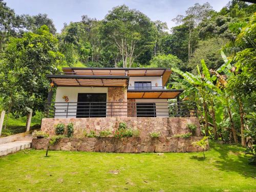 Portachuelo Villa | Finca,lago de pesca,piscina natural,moderna