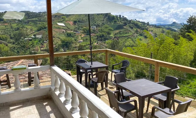 El Penol House | Finca Los Cantares with Swimming Pool and private Jacuzzi