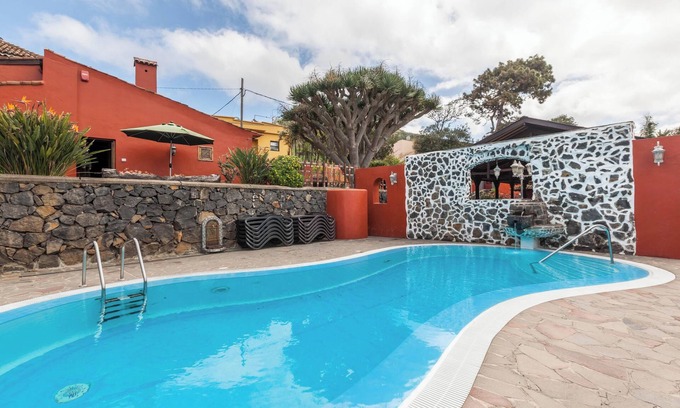 Tacoronte Villa | Finca "Los Viñedos Casa Rural" with Sea View, Shared Pool, Wi-Fi, Terrace & Garden