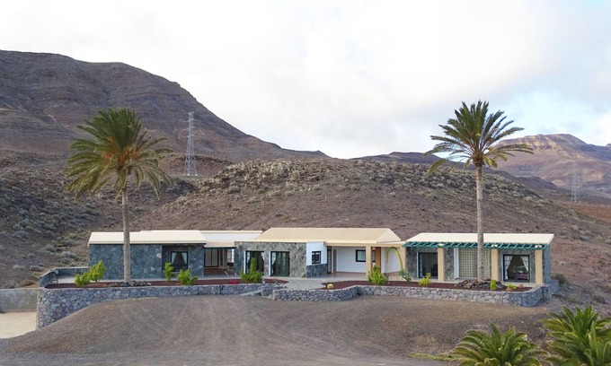 Pajara House | Finca Palmeras 1, located in a privileged area south of the island.