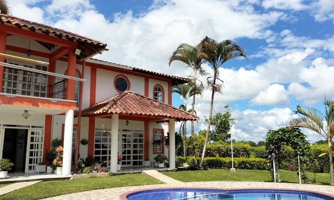 Pueblo Tapao Ski Chalet | Finca Turística Quindío Cerca al Parque del Café, Ideal Para Familias