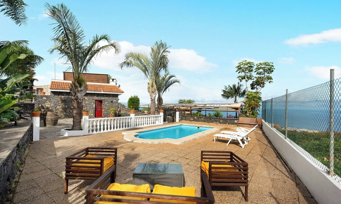 Los Realejos Villa | "Finca Viña Maria" with Sea View, Private Pool & Wi-Fi