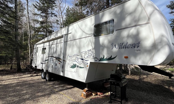 Strathclair House | Finch - Camper at Sunset Bay