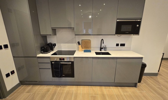 West Finchley Apartment | Finchley Perfect 1-Bed - Work & Leisure