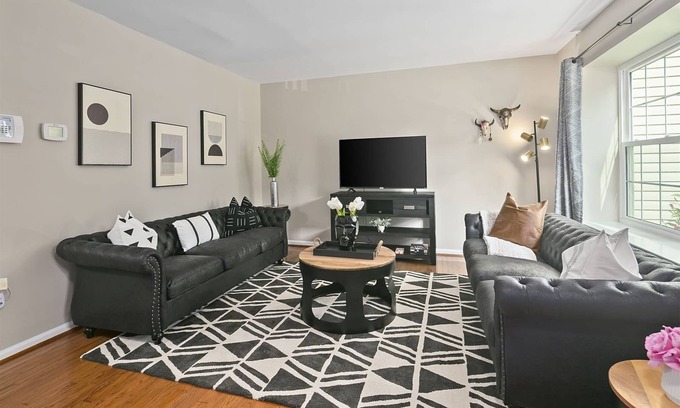Countryside House | Finchvale: Work-Friendly, Private Yard, Near DC