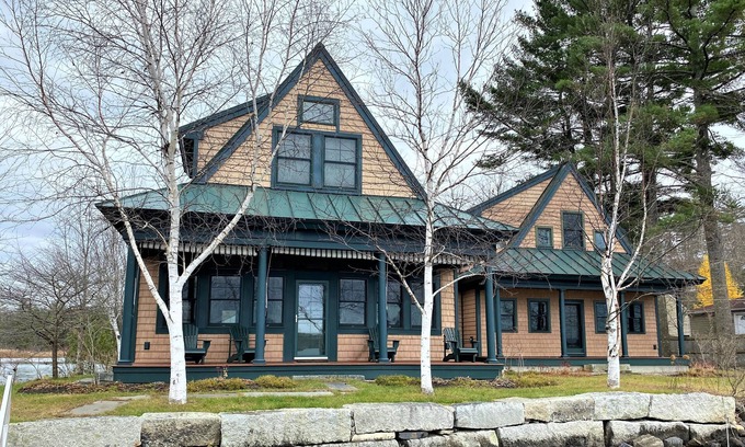 Manchester House | Find Your Bliss at this Private and Captivating Lakeside Retreat