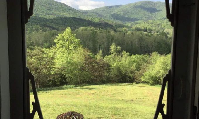 Criders House | Find your serenity at this mountain cottage with river access.