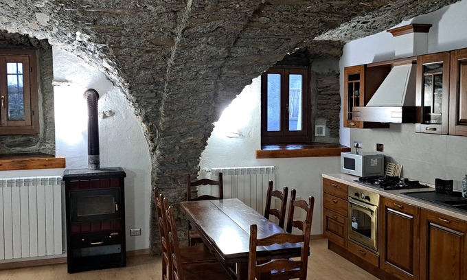 Soucheres-Basses Apartment | Finely renovated two-room apartment with typical stone vaults.