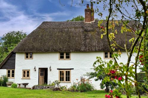 Blandford Forum House | Finest Retreats - The Thatch at Winterborne Houghton
