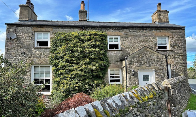 Casterton Cottage | Finest Retreats | Ivy Cottage