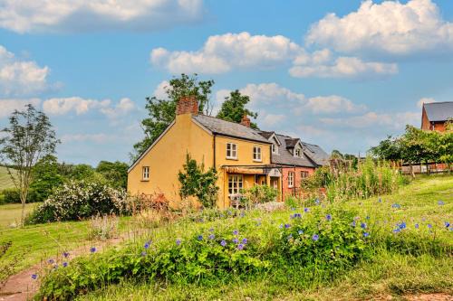 Monmouth House | Finest Retreats - Beili Glas Cottage
