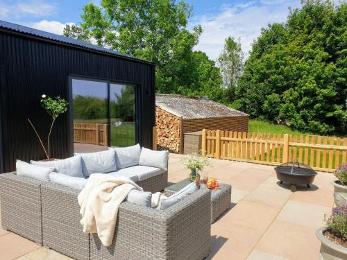 Howlett End House | Finest Retreats - Blackbarn Wood